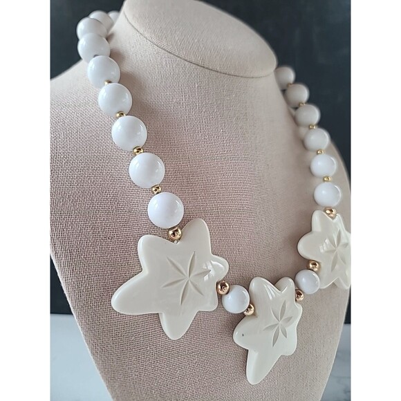 White Plastic And Gold Tone Metal Beaded Necklace Vintage Costume Jewelry, READ - Picture 2 of 10